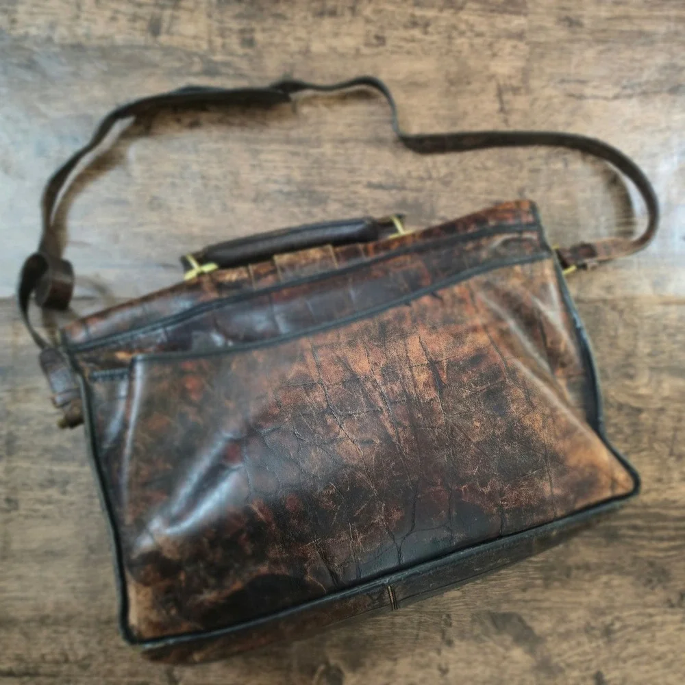 LAND Vintage Briefcase Messenger Bag Large Brown Croc Embossed Leather Brass